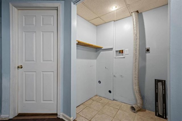 1009 NW Kingsridge Drive, Blue Springs, MO 64015