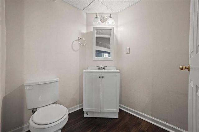 1009 NW Kingsridge Drive, Blue Springs, MO 64015