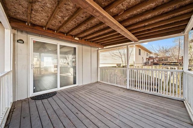 1009 NW Kingsridge Drive, Blue Springs, MO 64015