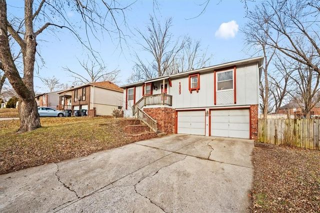 1009 NW Kingsridge Drive, Blue Springs, MO 64015