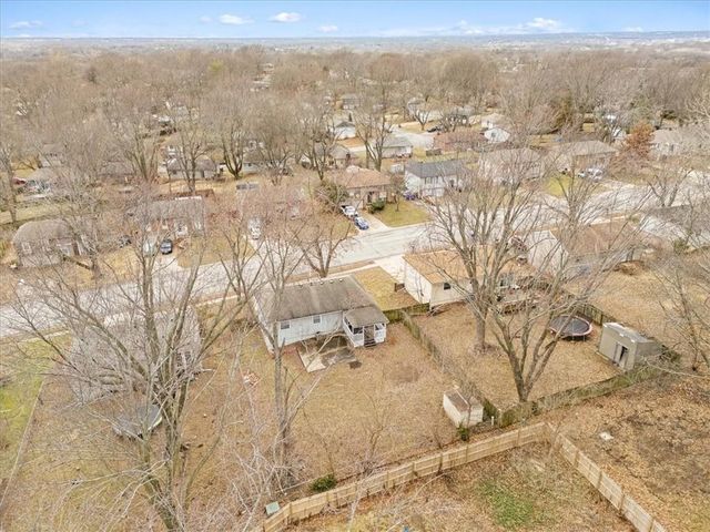 1009 NW Kingsridge Drive, Blue Springs, MO 64015