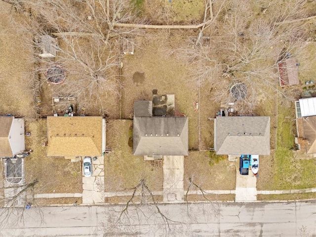 1009 NW Kingsridge Drive, Blue Springs, MO 64015