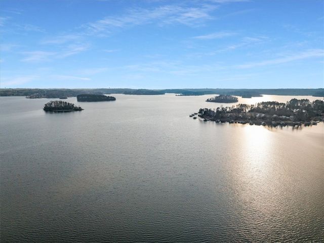 121 Sunset Bay Boulevard, Seneca, SC 29672