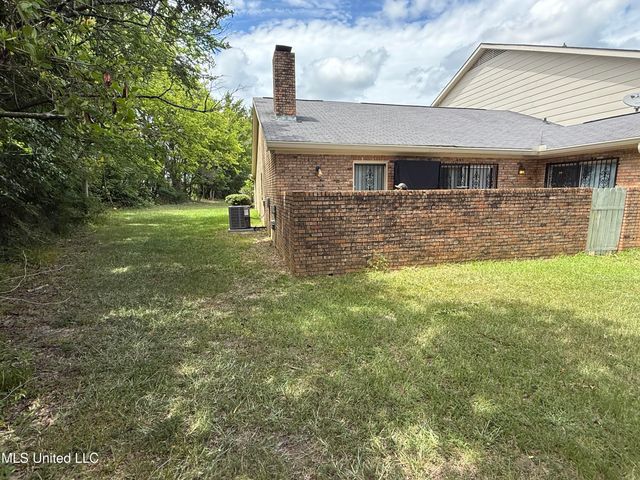 55 Oak Crest Place, Brandon, MS 39042