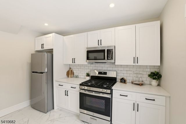 143 Smith St, Newark City, NJ 07106