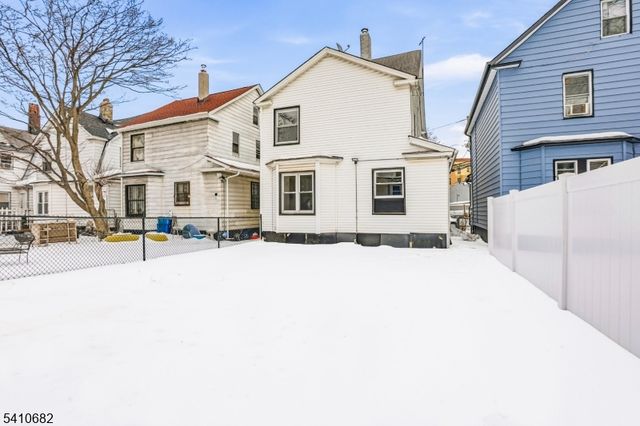 143 Smith St, Newark City, NJ 07106