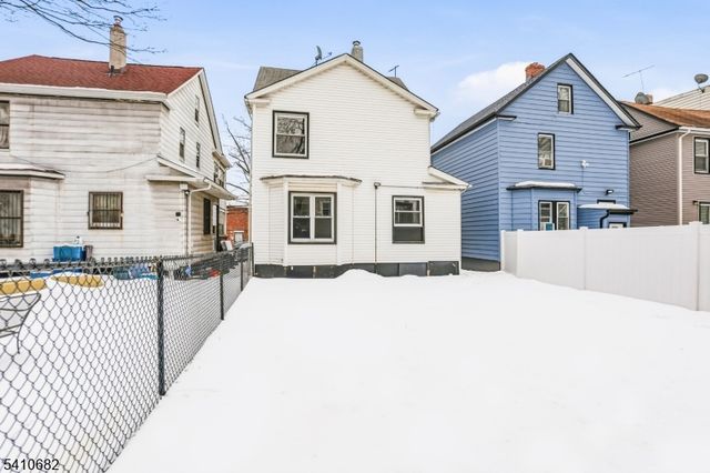 143 Smith St, Newark City, NJ 07106