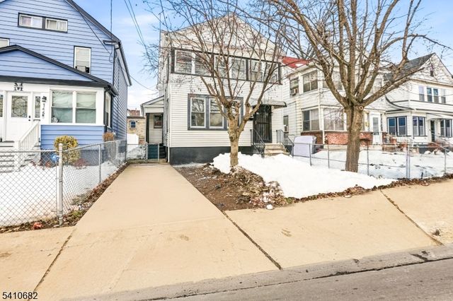 143 Smith St, Newark City, NJ 07106