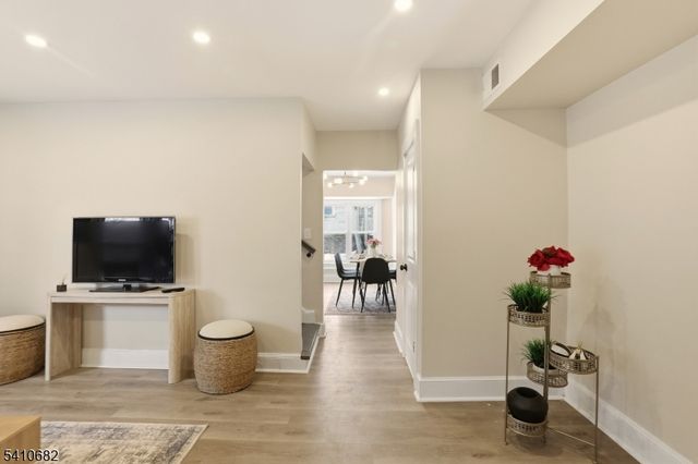 143 Smith St, Newark City, NJ 07106