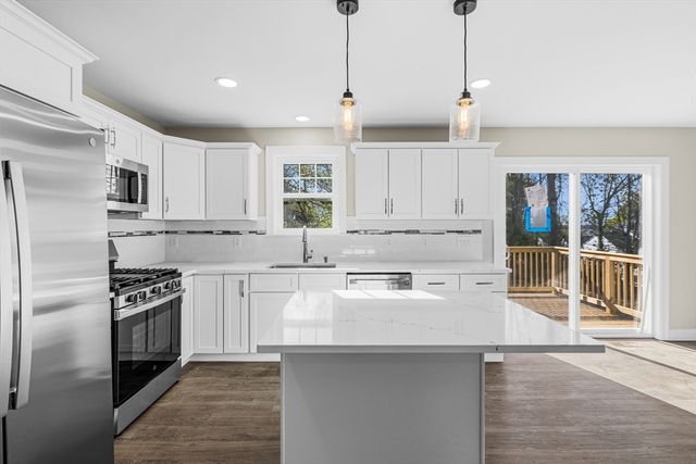 989 Bay Street, Fall River, MA 02724