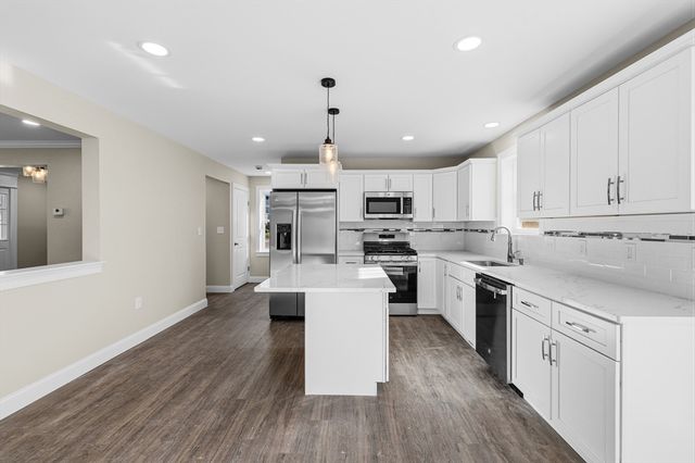 989 Bay Street, Fall River, MA 02724