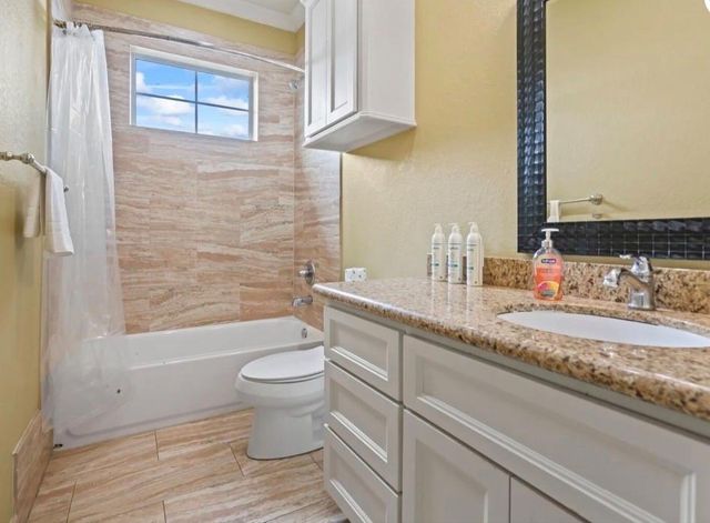 4102 Defender Lane, Galveston, TX 77554