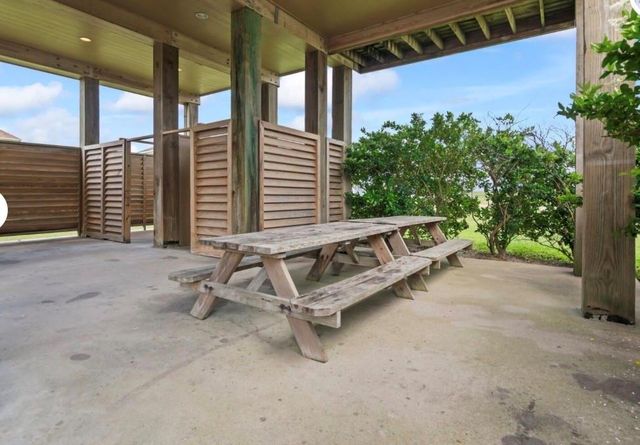 4102 Defender Lane, Galveston, TX 77554