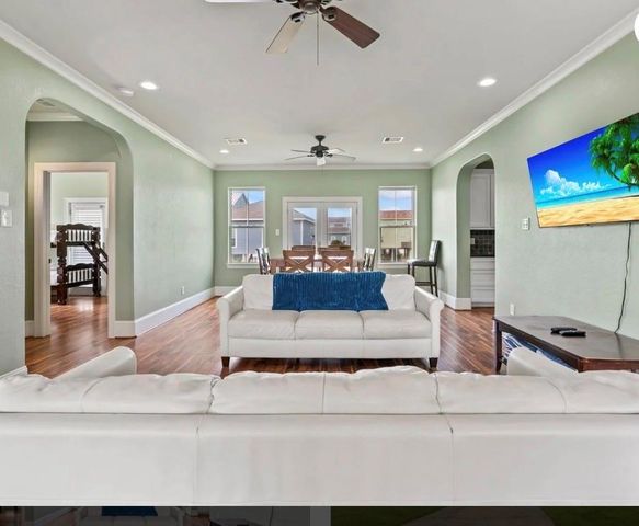 4102 Defender Lane, Galveston, TX 77554