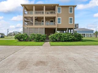 4102 Defender Lane, Galveston, TX 77554