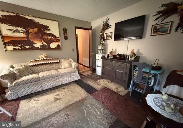 2253 SKYLINE DR, Slatington, PA 18080