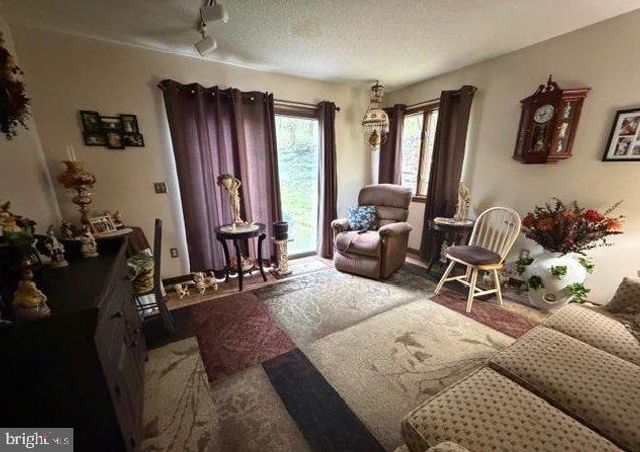 2253 SKYLINE DR, Slatington, PA 18080