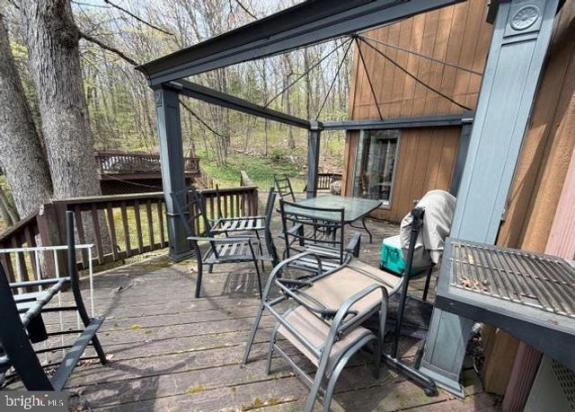 2253 SKYLINE DR, Slatington, PA 18080