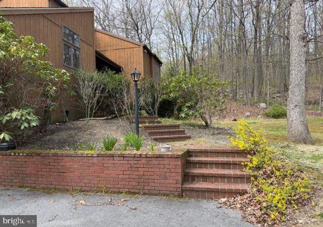 2253 SKYLINE DR, Slatington, PA 18080