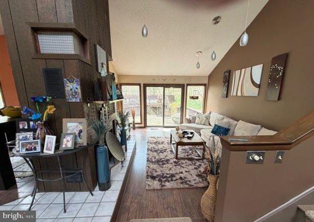 2253 SKYLINE DR, Slatington, PA 18080
