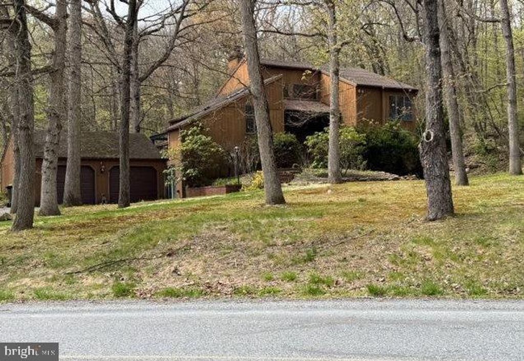 2253 SKYLINE DR, Slatington, PA 18080