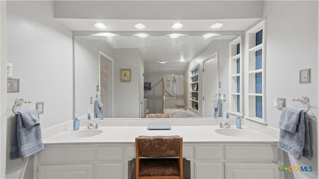 16647 FM 725, Seguin, TX 78155