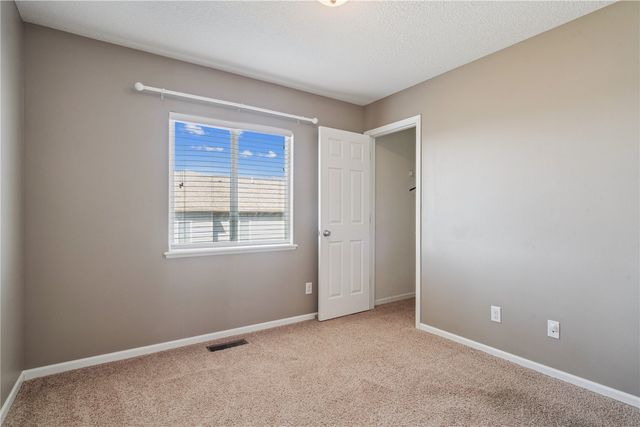 67 Woodstone SW, Cedar Rapids, IA 52404