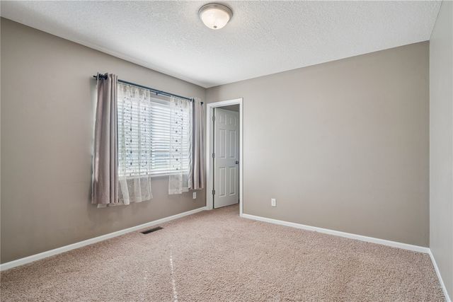 67 Woodstone SW, Cedar Rapids, IA 52404