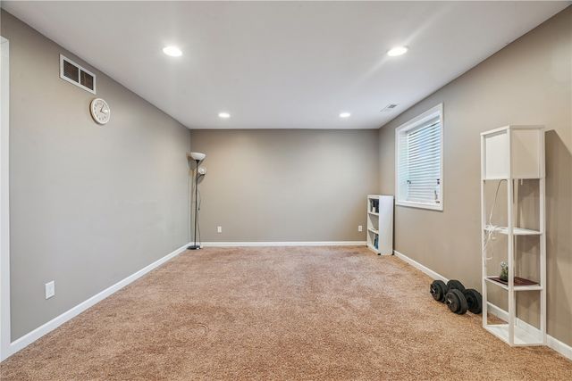 67 Woodstone SW, Cedar Rapids, IA 52404