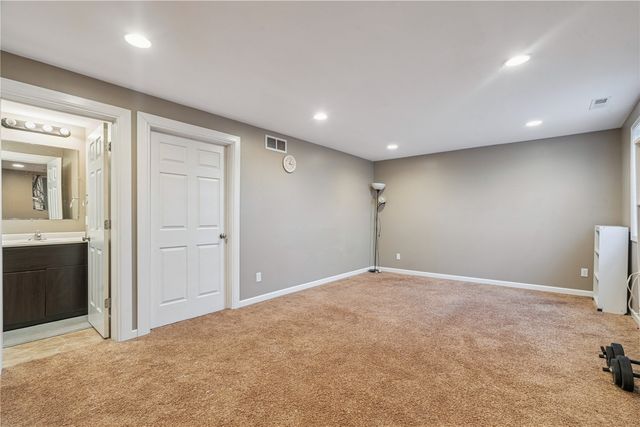 67 Woodstone SW, Cedar Rapids, IA 52404