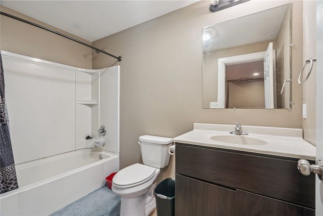 67 Woodstone SW, Cedar Rapids, IA 52404