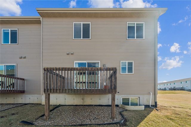 67 Woodstone SW, Cedar Rapids, IA 52404