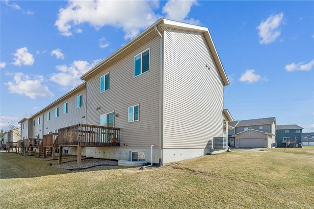 67 Woodstone SW, Cedar Rapids, IA 52404