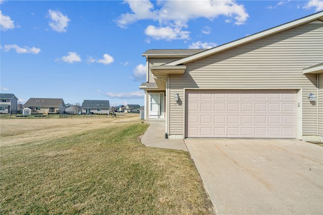 67 Woodstone SW, Cedar Rapids, IA 52404