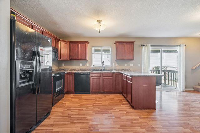 67 Woodstone SW, Cedar Rapids, IA 52404