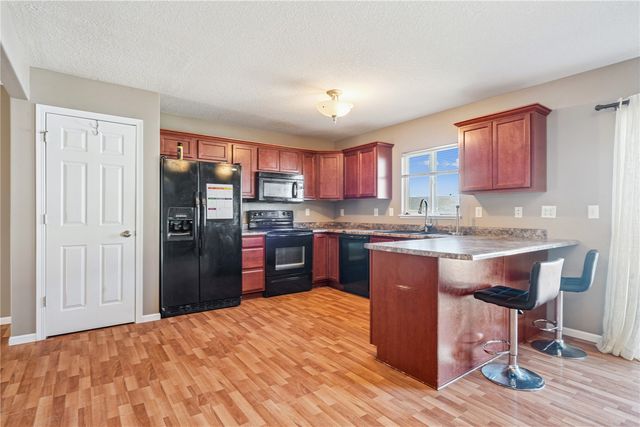 67 Woodstone SW, Cedar Rapids, IA 52404