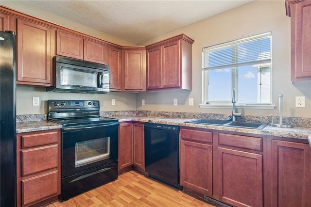 67 Woodstone SW, Cedar Rapids, IA 52404