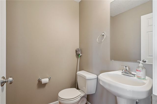 67 Woodstone SW, Cedar Rapids, IA 52404