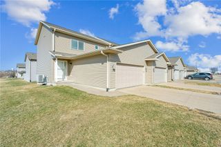 67 Woodstone SW, Cedar Rapids, IA 52404