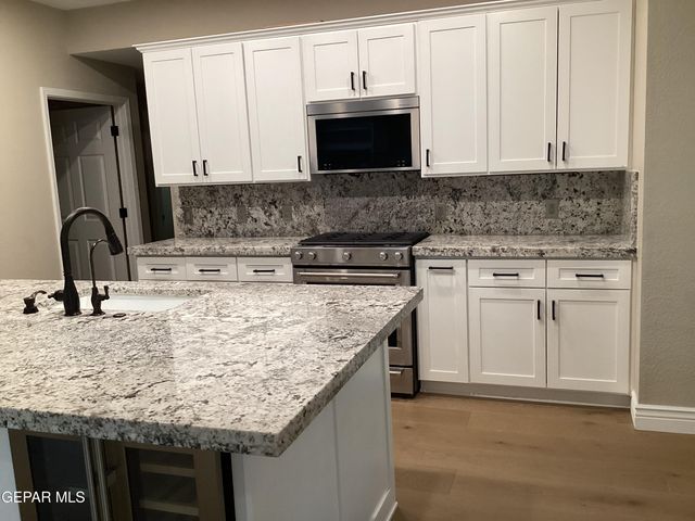 305 Cloud Song E, Santa Teresa, NM 88008