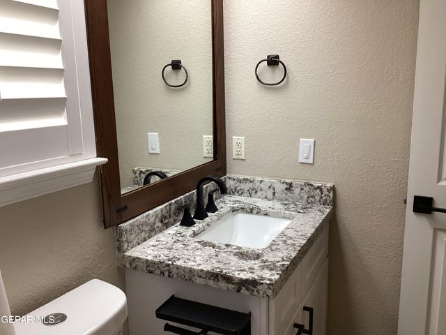 305 Cloud Song E, Santa Teresa, NM 88008