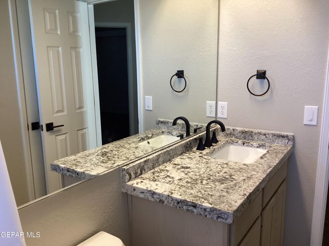 305 Cloud Song E, Santa Teresa, NM 88008