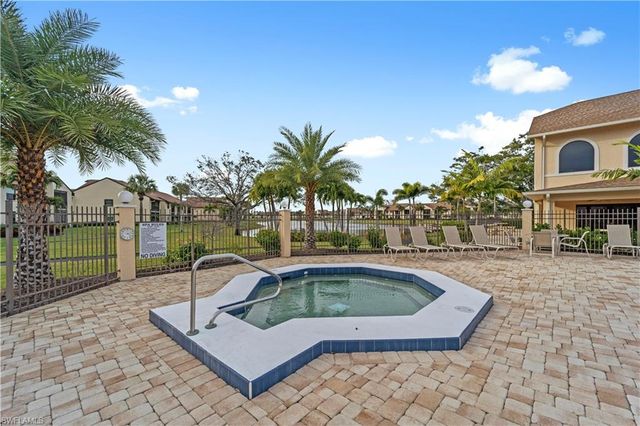 8430 Charter Club CIR 3, Fort Myers, FL 33919
