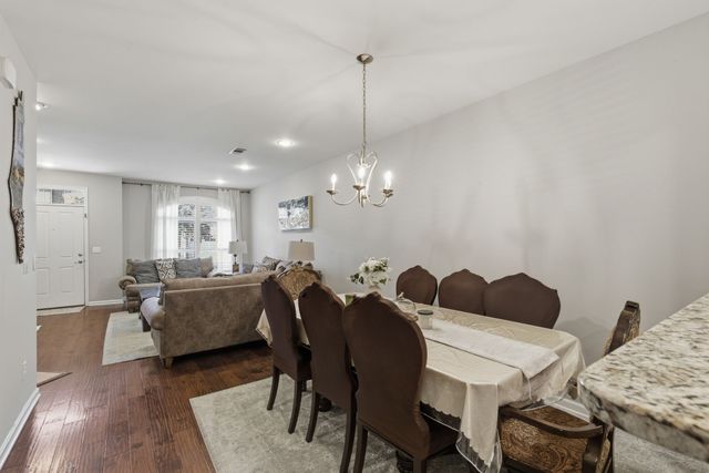2106 Traemoor Village Ct, Nashville, TN 37209