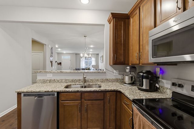 2106 Traemoor Village Ct, Nashville, TN 37209