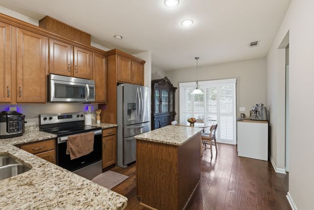 2106 Traemoor Village Ct, Nashville, TN 37209