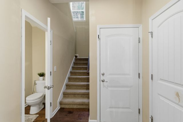 2106 Traemoor Village Ct, Nashville, TN 37209