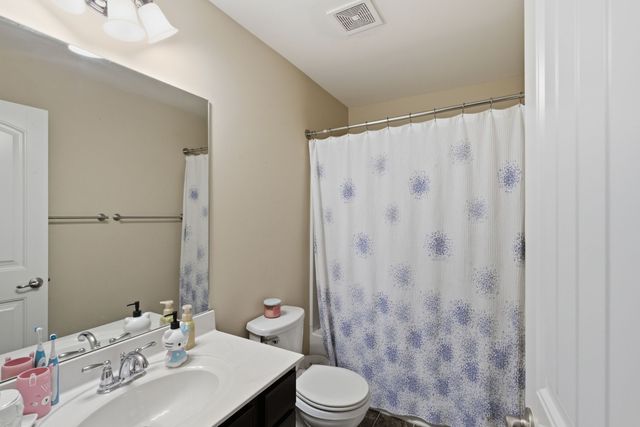 2106 Traemoor Village Ct, Nashville, TN 37209
