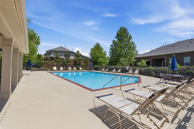 2106 Traemoor Village Ct, Nashville, TN 37209
