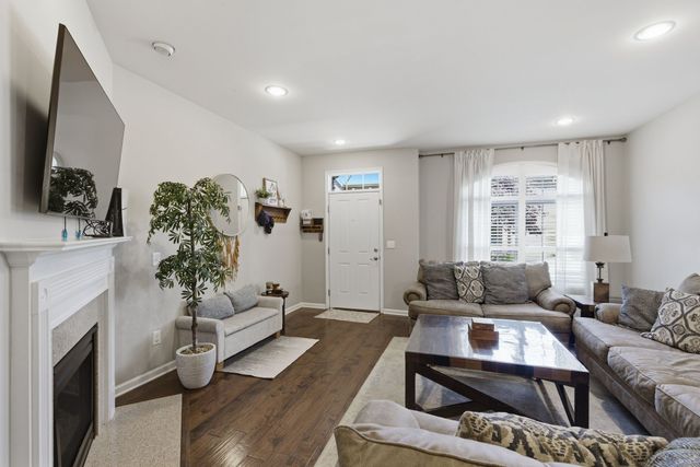 2106 Traemoor Village Ct, Nashville, TN 37209
